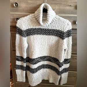Universal Thread Sweater size small